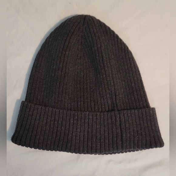 Ribbed knit beanie hat - Picture 3 of 9